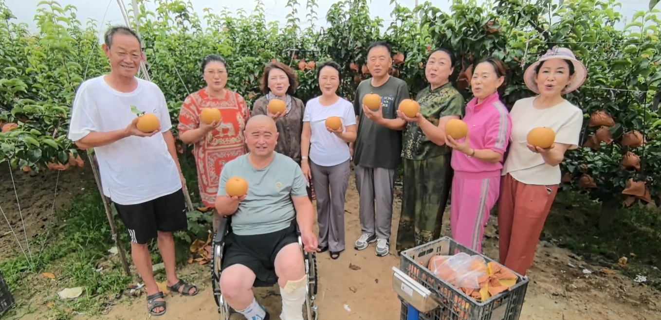 荣启康纪邀请烟台金融业商会、烟台女企协走进富硅秋月梨园考察